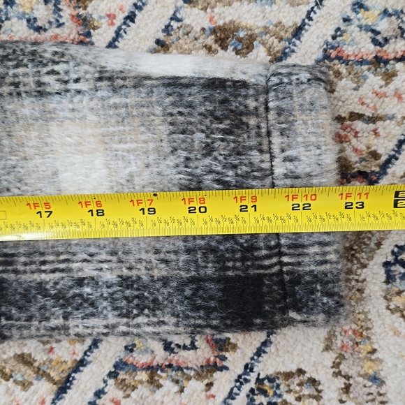 LIZ CLAIBORNE WOMEN'S BLACK, BEIGE AND WHITE COAT SIZE SMALL - Picture 14 of 16